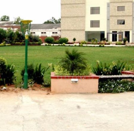 Hotel Radiance Bhilwara Экстерьер фото